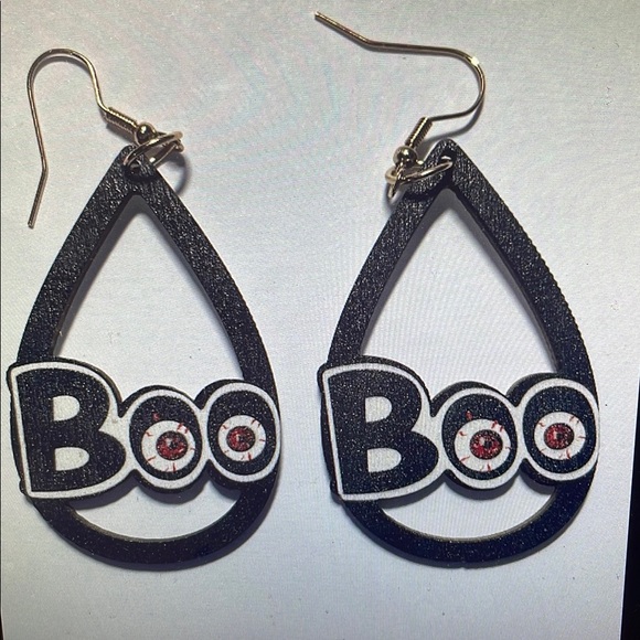 Jewelry - Black 'Boo' Halloween Earrings